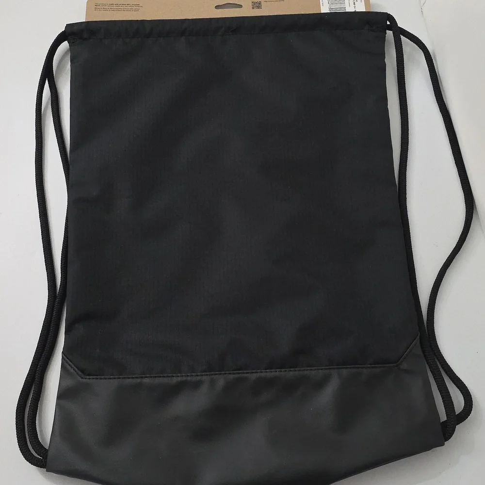 Nike Men's Black and White Drawstring Backpack, NWT